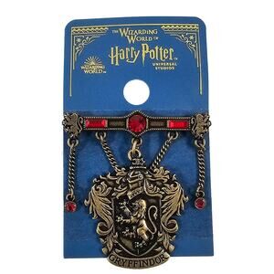 Universal Epic Universe Harry Potter Chatelaine
Gryffindor Crest Pin